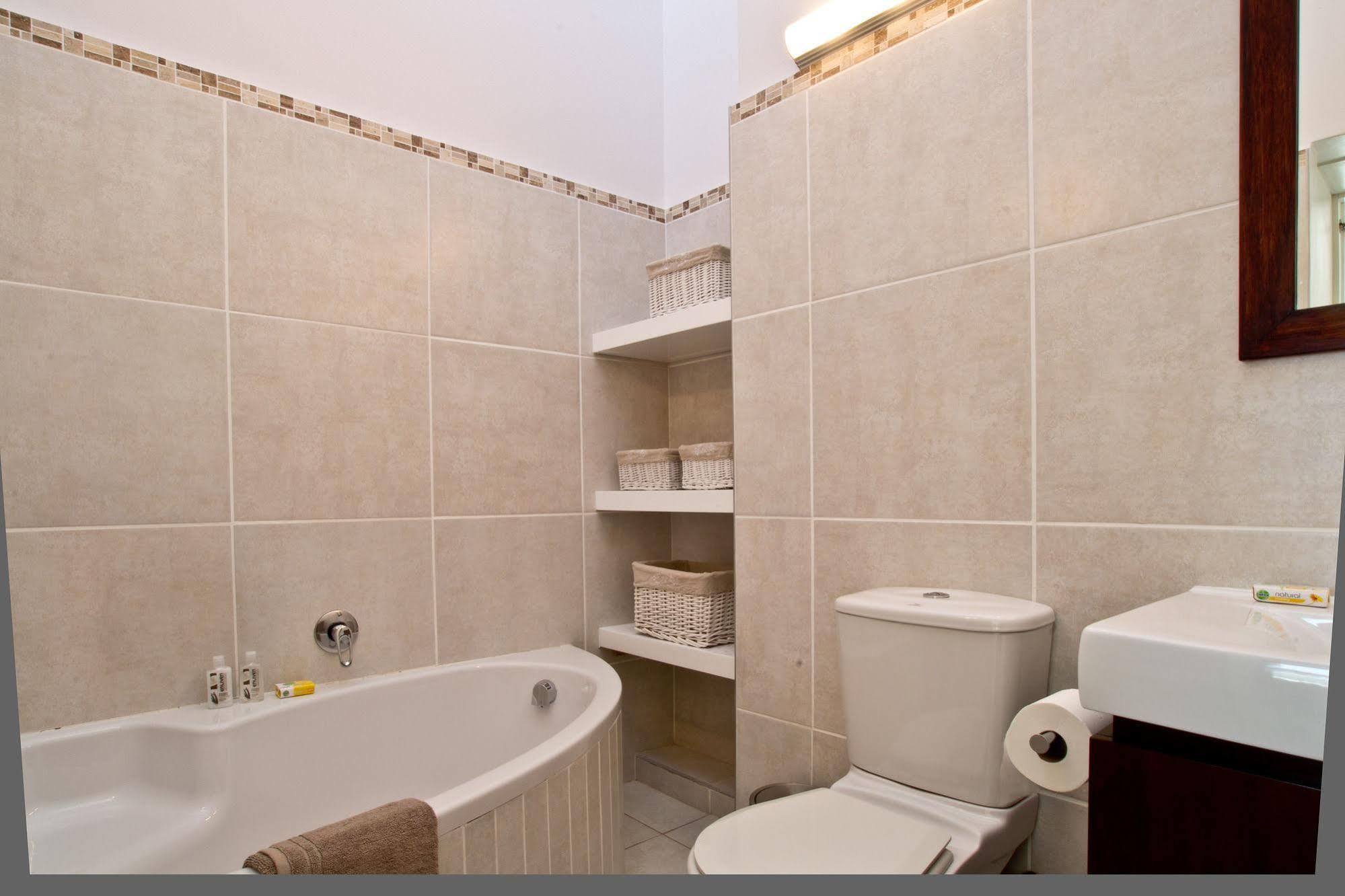 D3 Sea Lodge - By Stay In Umhlanga Дърбан Екстериор снимка